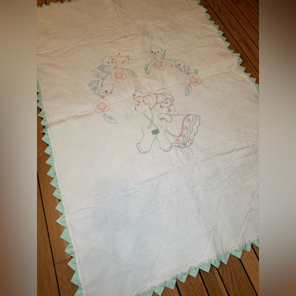 Child/Baby Charming White and Green Embroidered Quilt - Picture 8 of 11